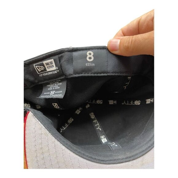 New Era 9Fifty MLB New York Yankee Black / Red Metal Badge Size 8 - Picture 7 of 9